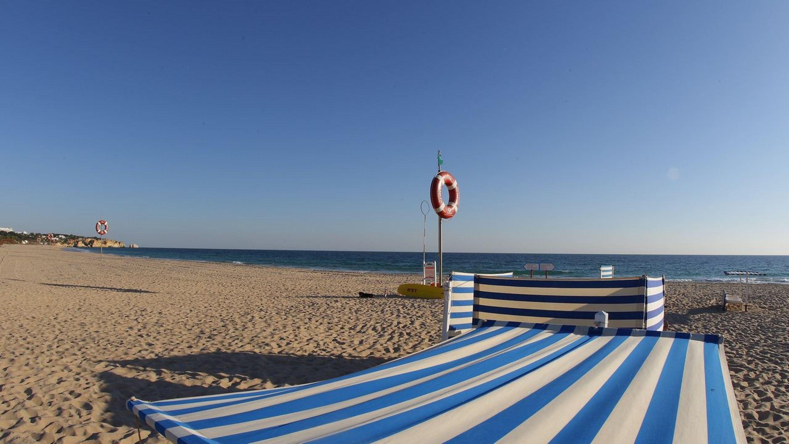 Yellow Alvor Garden Exterior photo