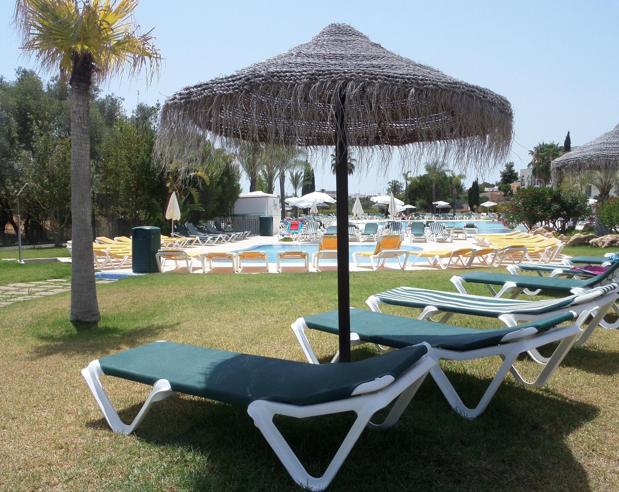 Yellow Alvor Garden Exterior photo