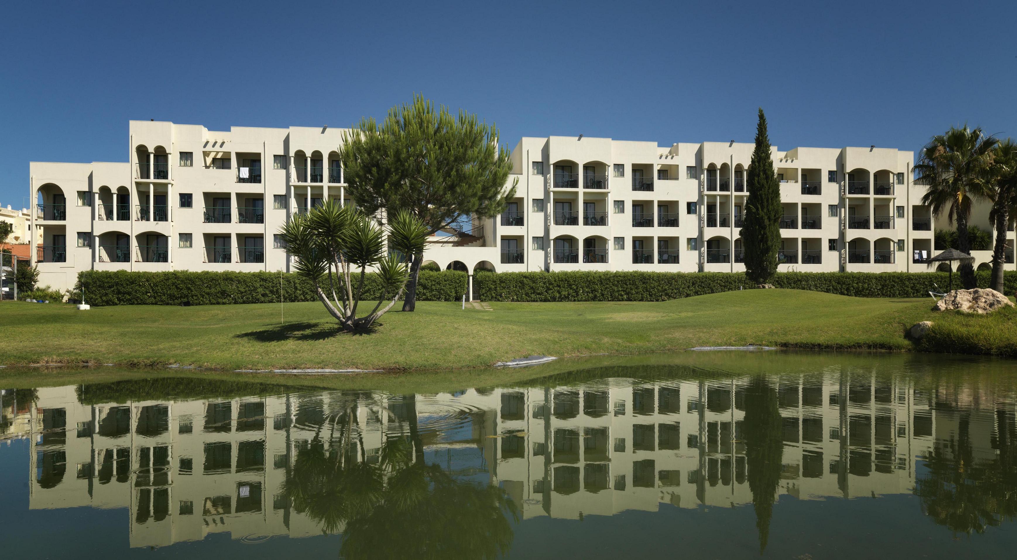 Yellow Alvor Garden Exterior photo